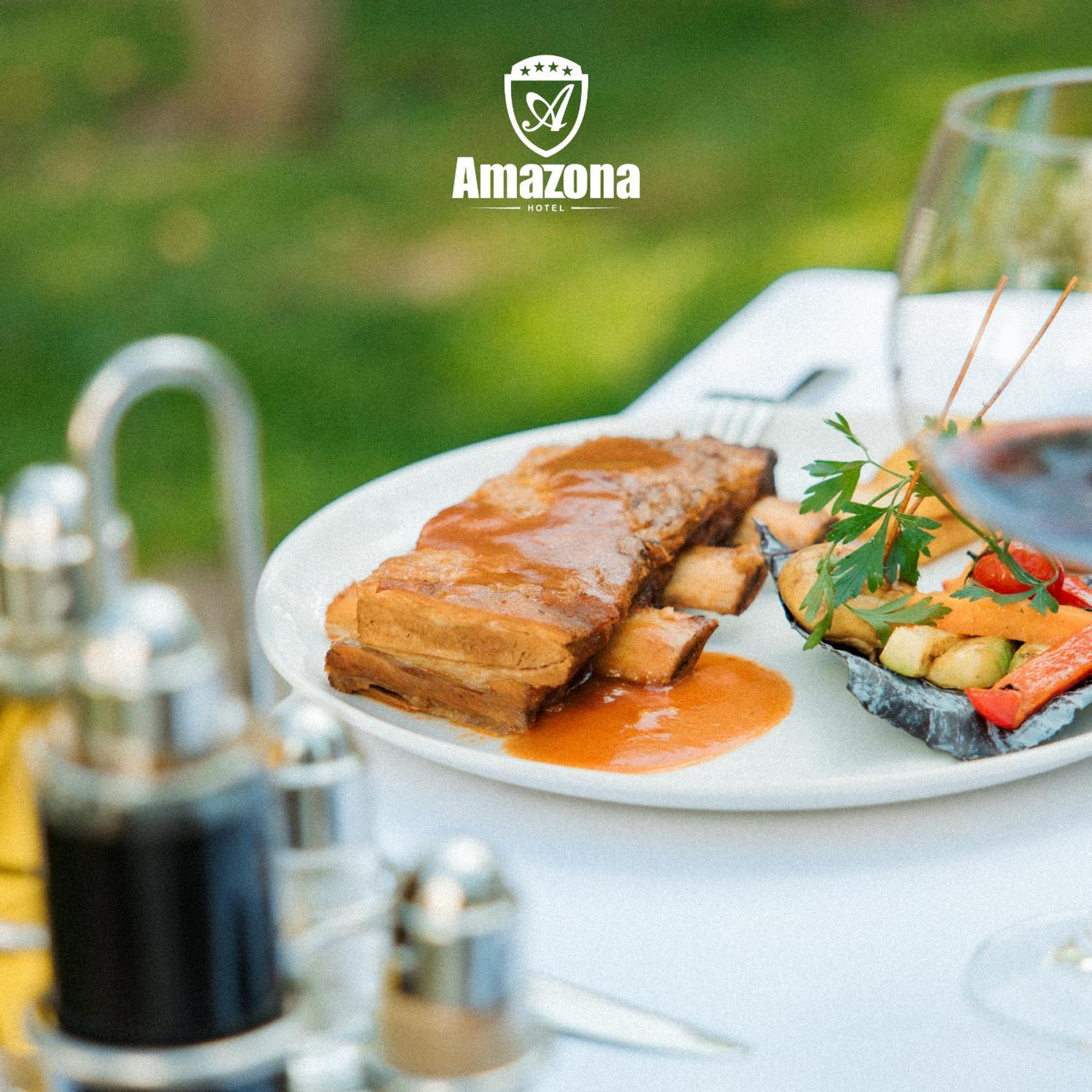 Amazona Hotel Pristina Esterno foto