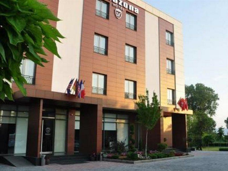 Amazona Hotel Pristina Esterno foto