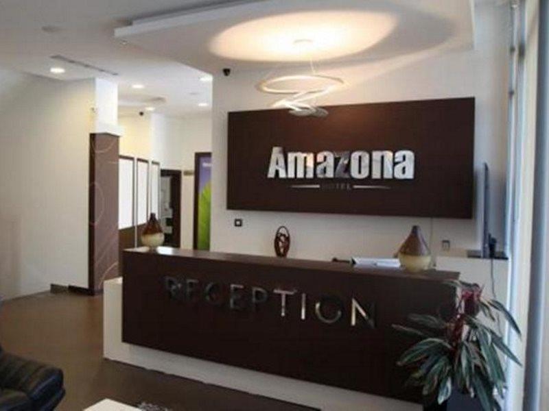 Amazona Hotel Pristina Esterno foto