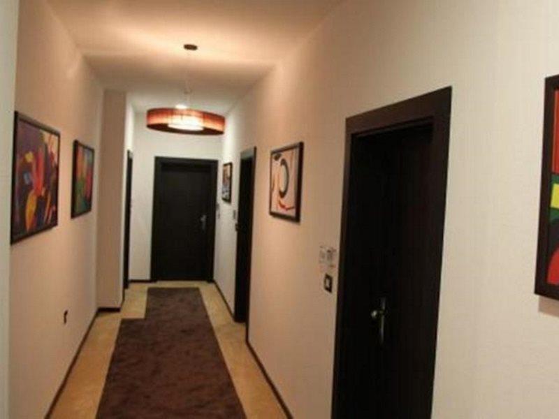 Amazona Hotel Pristina Esterno foto